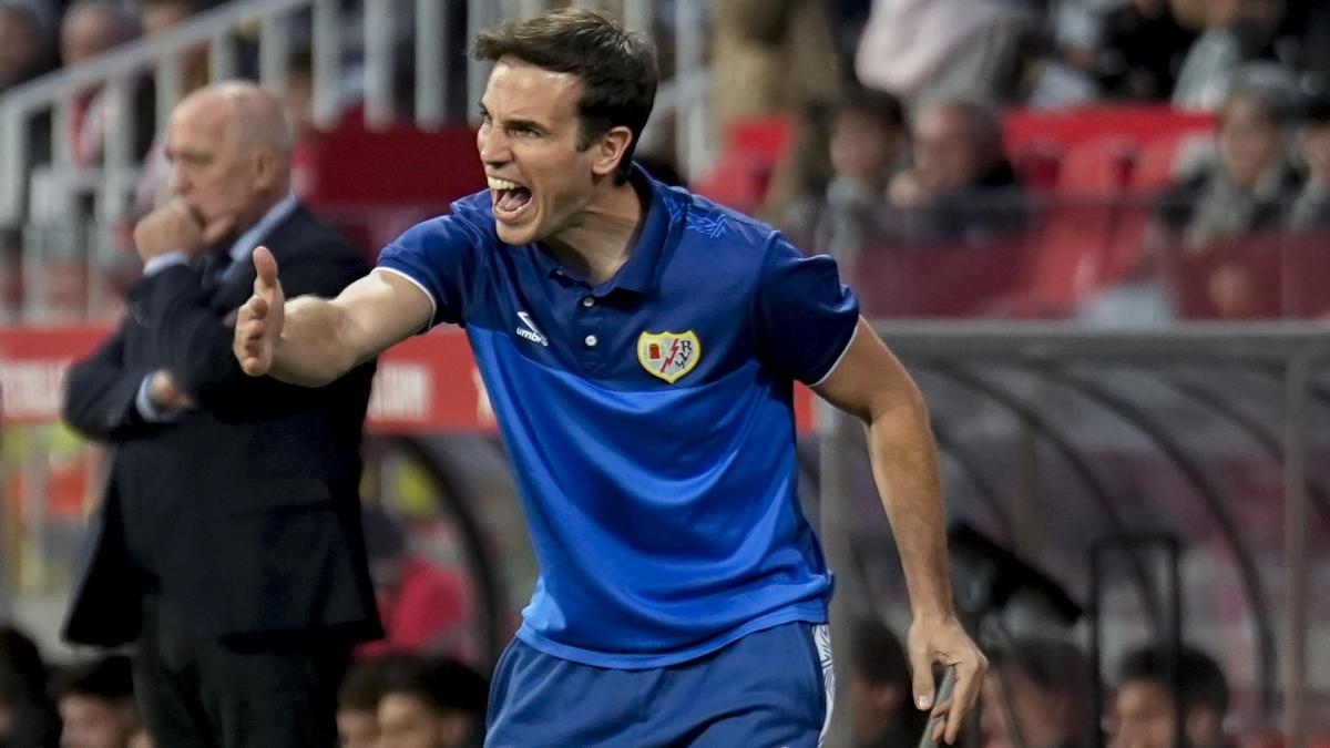 Inigo Pérez : l’entraineur du Rayo Vallecano joue la carte de la sécurité face au Barça