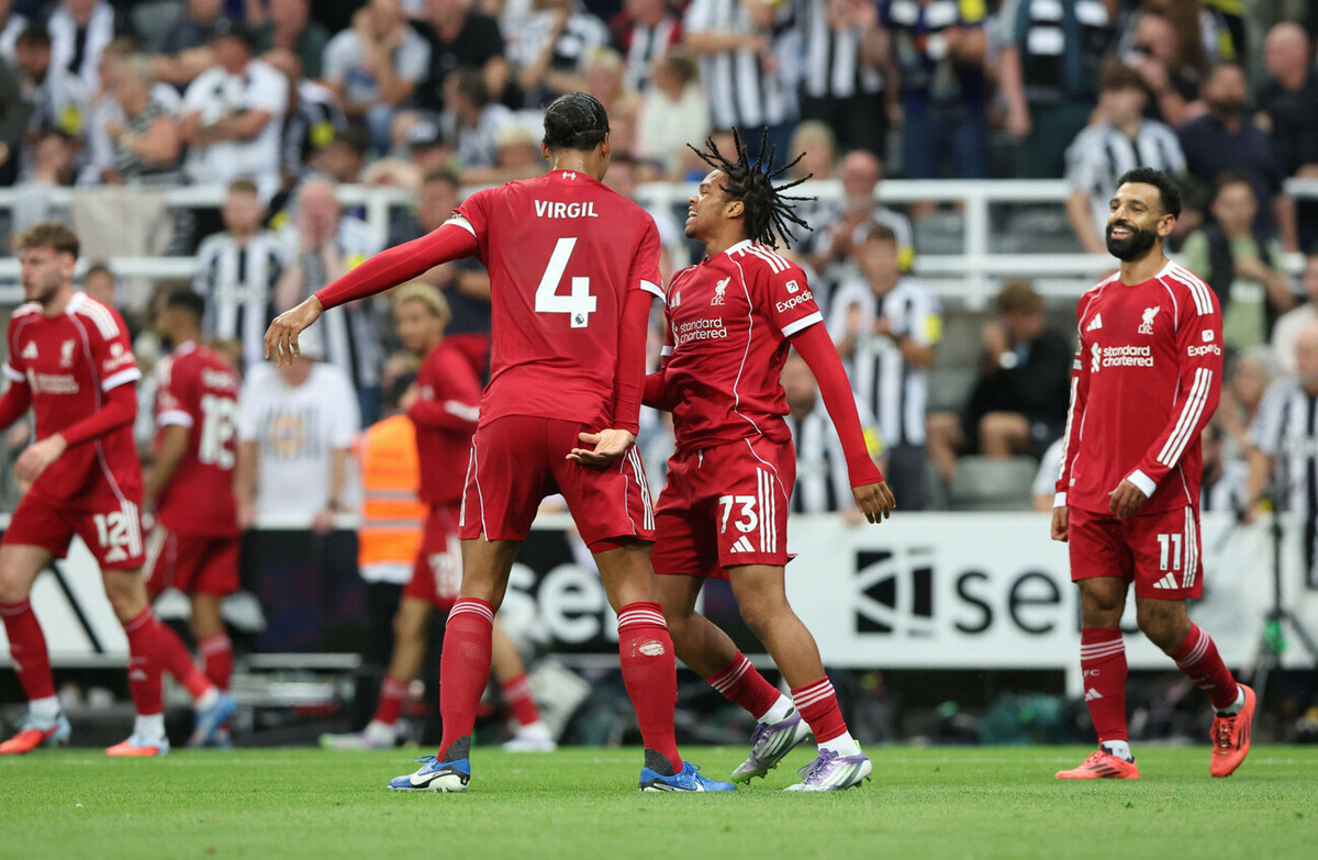"Reste humble", l'ultime conseil de Van Dijk au jeune Ngumoha