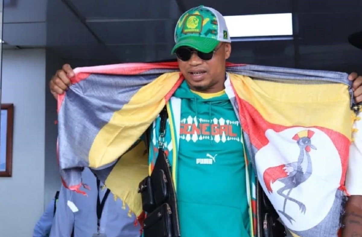 El-Hadji Diouf Il faut changer de parfum si tu veux gagner le Ballon d'Or le conseil du Sénégalais à...