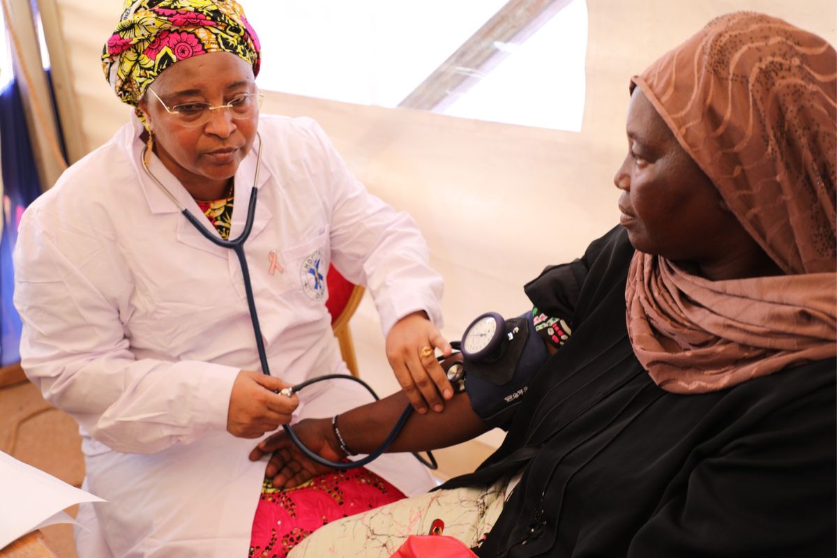 Mali plus de 1000 consultations gratuites et dons de médicaments au programme Credit Photo : DR